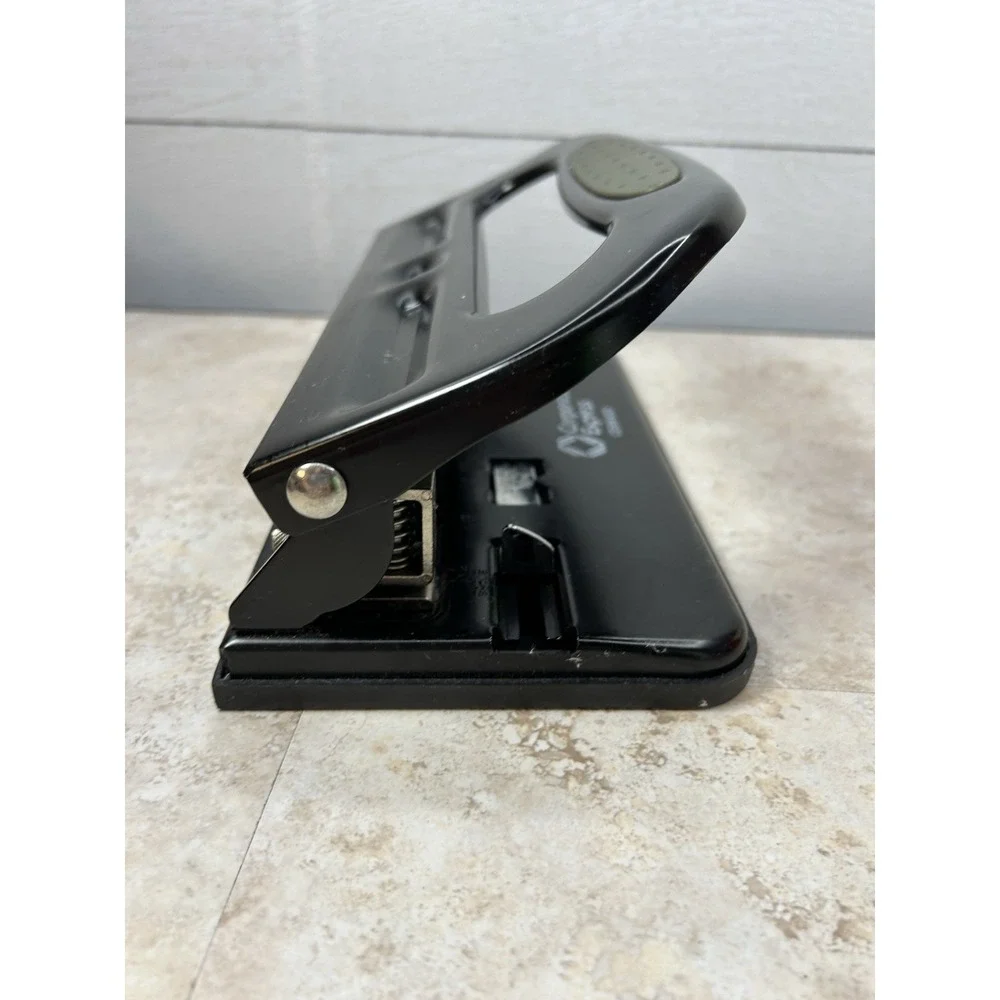 Corporate Express CEB‎ 900025 Heavy Duty 3-hole Punch Black